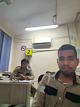 Snapshot of EnriquePersian197 chatting on 03.12.25 EnriquePersian197 online show from 03.12.25