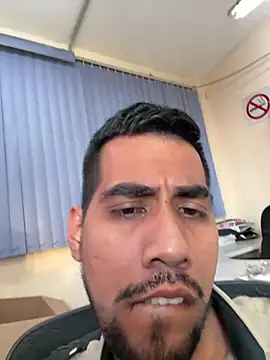 Snapshot of EnriquePersian197 chatting on 03.18.25 EnriquePersian197 online show from 03.18.25