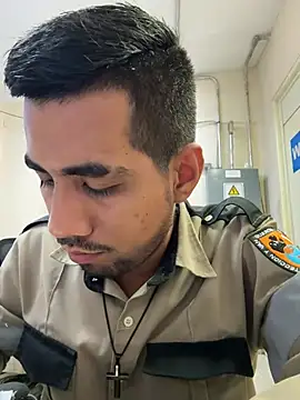 Snapshot of EnriquePersian197 chatting on 03.19.25 EnriquePersian197 online show from 03.19.25