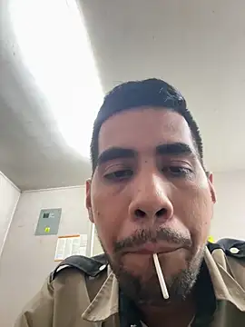 Snapshot of EnriquePersian197 chatting on 03.19.25 EnriquePersian197 online show from 03.19.25