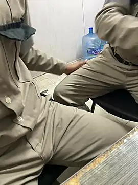 Snapshot of EnriquePersian197 chatting on 03.22.25 EnriquePersian197 online show from 03.22.25