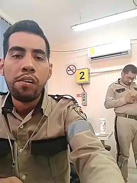 Snapshot of EnriquePersian197 chatting on 09.15.25 EnriquePersian197 online show from 09.15.25