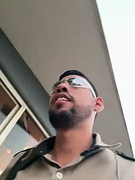 Snapshot of EnriquePersian197 chatting on 10.14.25 EnriquePersian197 online show from 10.14.25