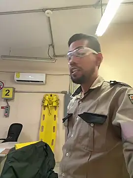 Snapshot of EnriquePersian197 chatting on 10.17.25 EnriquePersian197 online show from 10.17.25