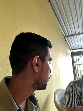 Snapshot of EnriquePersian197 chatting on 10.18.25 EnriquePersian197 online show from 10.18.25