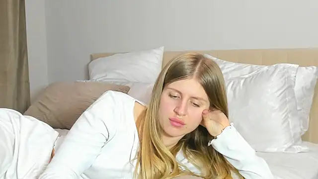 kirraa  online show from 02.02.26