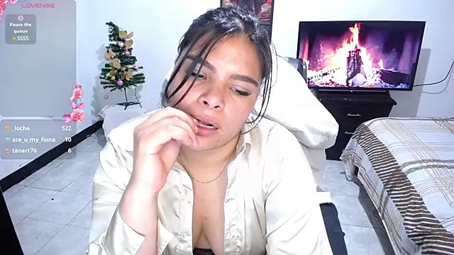 Snapshot of goddess_valXX chatting on 12.31.24 goddess valXX online show from 12.31.24