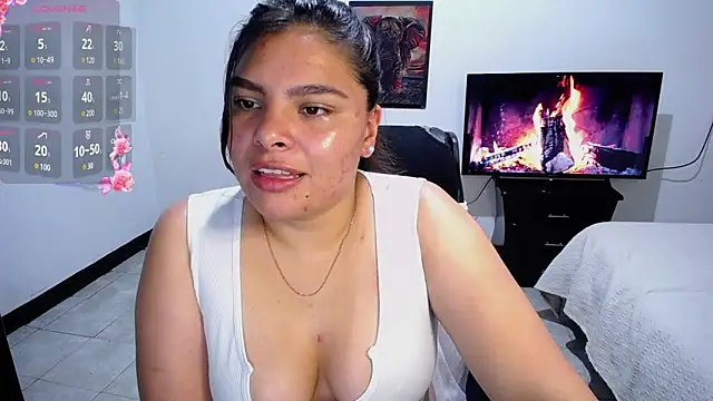 Snapshot of goddess_valXX chatting on 01.02.25 goddess valXX online show from 01.02.25