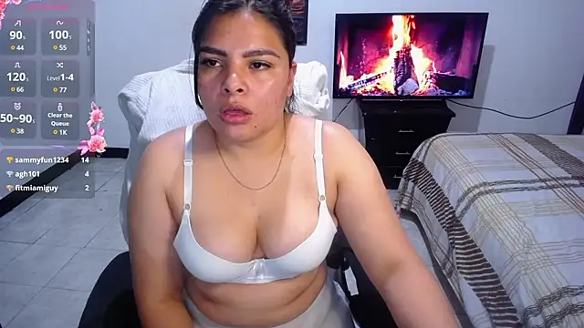 Snapshot of goddess_valXX chatting on 02.02.25 goddess valXX online show from 02.02.25