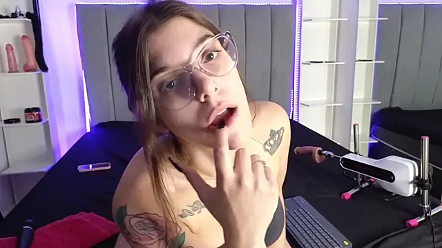 Alice-Rossi online show from 12.04.24