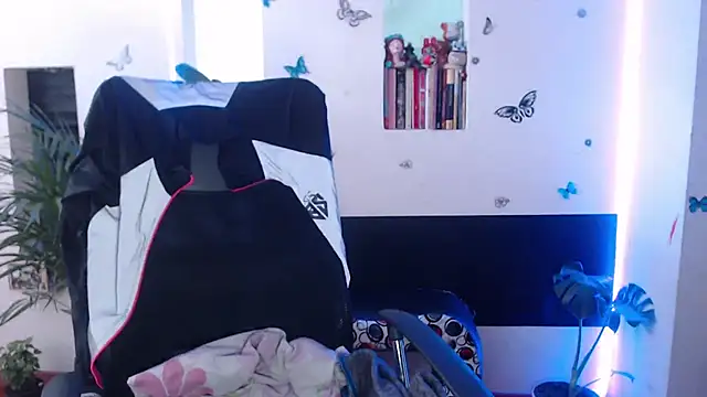 Snapshot of Lia-mitch chatting on 12.02.25 Lia-mitch online show from 12.02.25