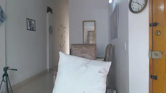 Snapshot of divinepleasury chatting on 10.22.25 divinepleasury online show from 10.22.25