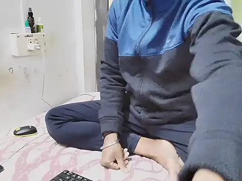 Snapshot of loveboyrp chatting on 02.11.25 loveboyrp online show from 02.11.25