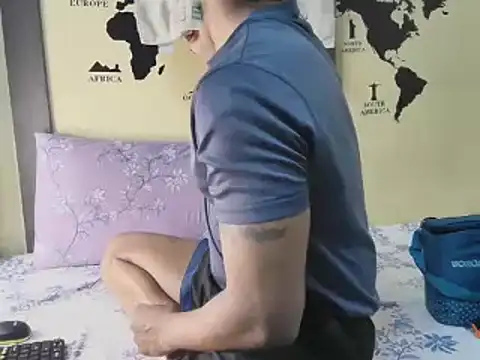 Snapshot of loveboyrp chatting on 03.21.25 loveboyrp online show from 03.21.25