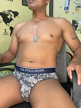 Snapshot of loveboyrp chatting on 11.08.25 loveboyrp online show from 11.08.25