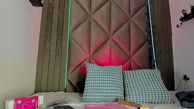 BriaConner  online show from 12.19.25