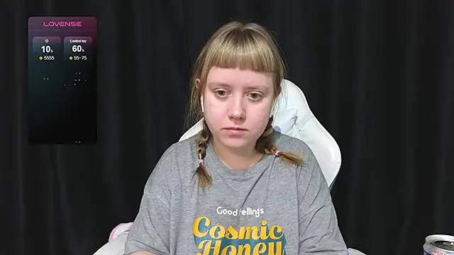 Snapshot of June_shy0 chatting on 12.05.25 June shy0 online show from 12.05.25