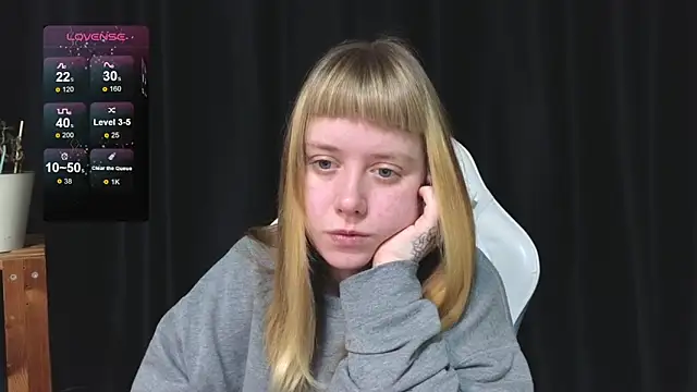 Snapshot of June_shy0 chatting on 12.18.25 June shy0 online show from 12.18.25