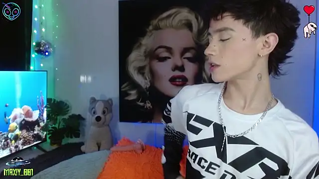 maxiy 001 online show from 05.24.26
