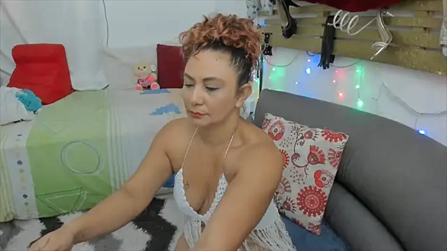 Snapshot of KeiraQuen chatting on 09.28.25 KeiraQuen online show from 09.28.25