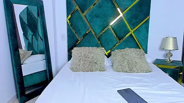 Criss Ariana online show from 02.28.25