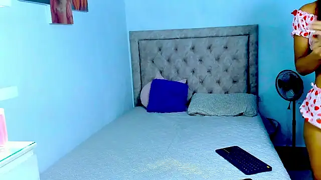 Snapshot of Criss_Ariana chatting on 12.23.25 Criss Ariana online show from 12.23.25