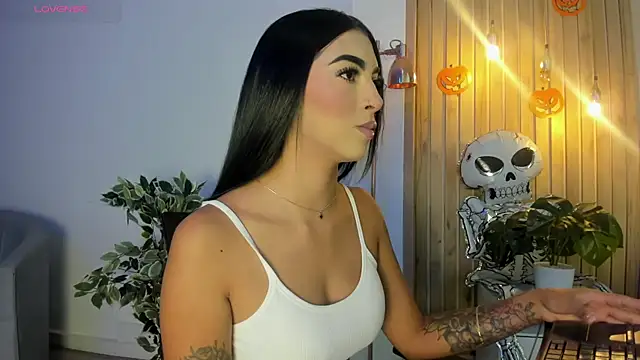 Snapshot of AriRobert_ chatting on 10.22.25 AriRobert online show from 10.22.25