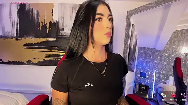 Snapshot of AriRobert_ chatting on 10.25.25 AriRobert online show from 10.25.25