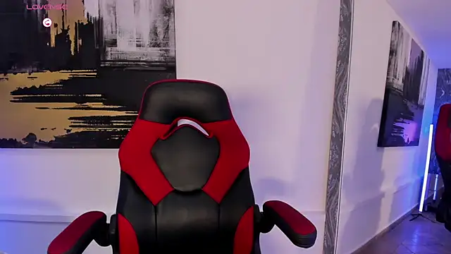 Snapshot of AriRobert_ chatting on 10.28.25 AriRobert online show from 10.28.25