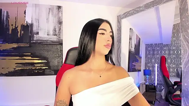 Snapshot of AriRobert_ chatting on 10.29.25 AriRobert online show from 10.29.25