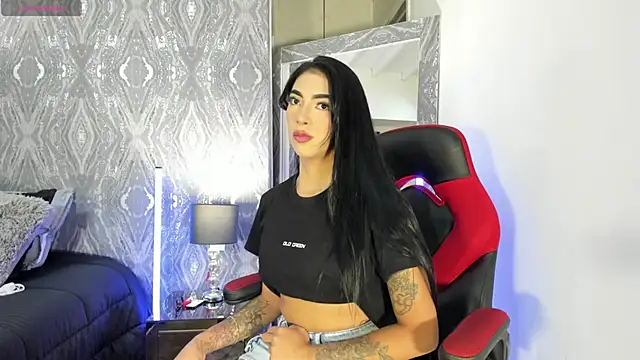 Snapshot of AriRobert_ chatting on 11.01.25 AriRobert online show from 11.01.25