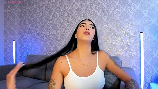 Snapshot of AriRobert_ chatting on 11.08.25 AriRobert online show from 11.08.25