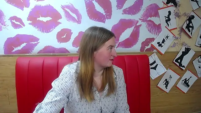 Snapshot of FreyaDak chatting on 09.26.25 FreyaDak online show from 09.26.25