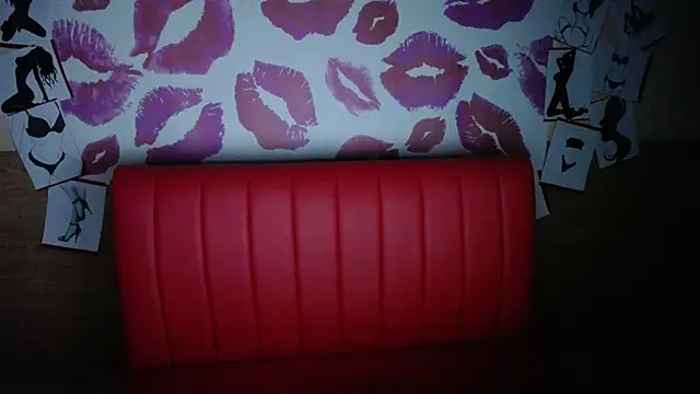 Snapshot of FreyaDak chatting on 11.15.25 FreyaDak online show from 11.15.25