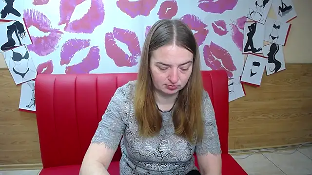 Snapshot of FreyaDak chatting on 11.16.25 FreyaDak online show from 11.16.25