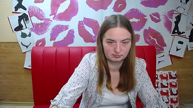 Snapshot of FreyaDak chatting on 11.17.25 FreyaDak online show from 11.17.25