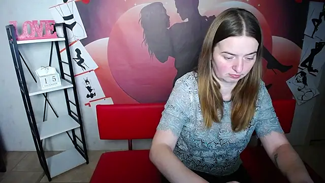 Snapshot of FreyaDak chatting on 12.15.25 FreyaDak online show from 12.15.25