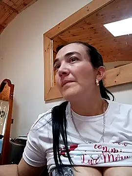 skayhot  online show from 02.15.25