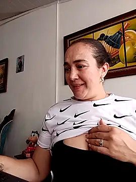 skayhot  online show from 03.13.25