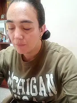 skayhot  online show from 10.25.25