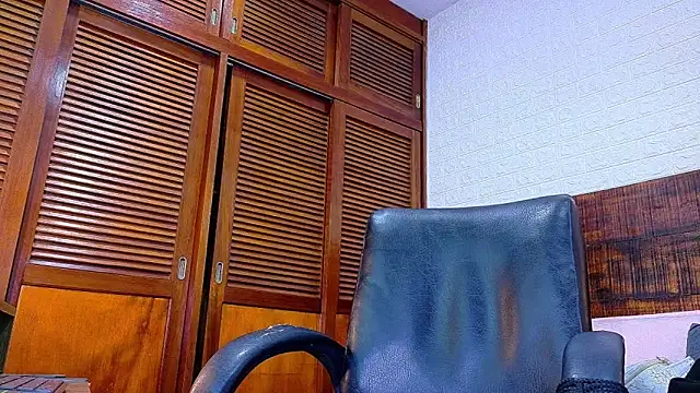 Snapshot of Celeste_sanz chatting on 12.22.25 Celeste sanz online show from 12.22.25