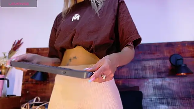 Snapshot of Celeste_sanz chatting on 02.28.26 Celeste sanz online show from 02.28.26