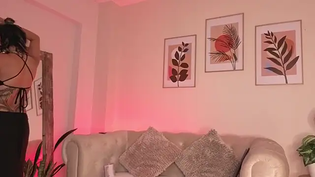 DahianaWalcott online show from 02.20.26