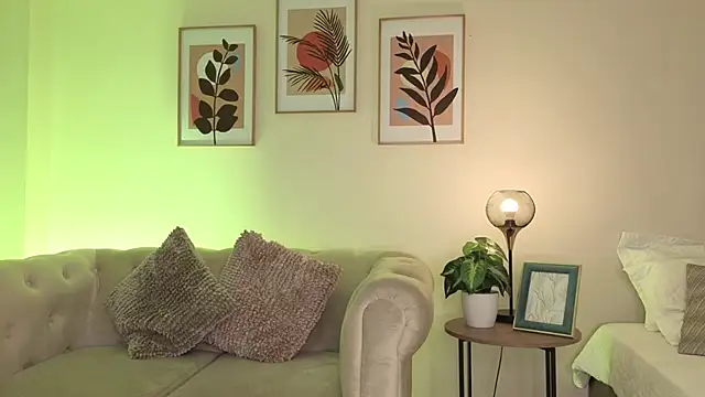 DahianaWalcott online show from 02.24.26