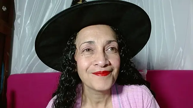 Tita Madurita online show from 10.31.25