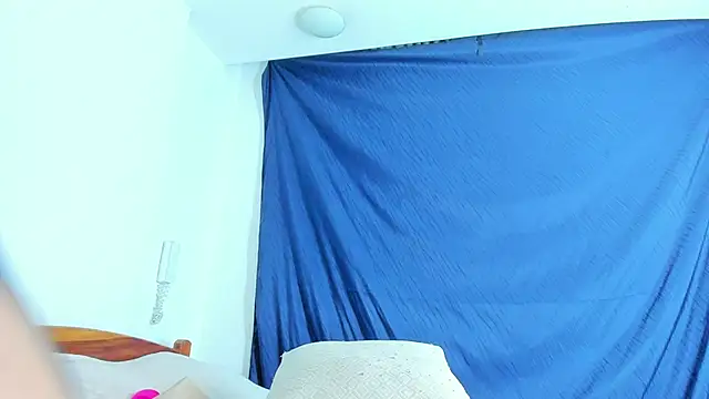 Snapshot of emiily15__ chatting on 12.09.24 emiily15 online show from 12.09.24