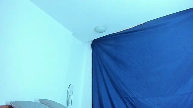 Snapshot of emiily15__ chatting on 12.16.24 emiily15 online show from 12.16.24