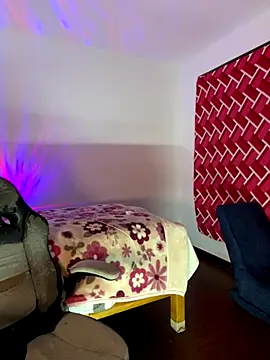 Snapshot of emiily15__ chatting on 10.18.25 emiily15 online show from 10.18.25