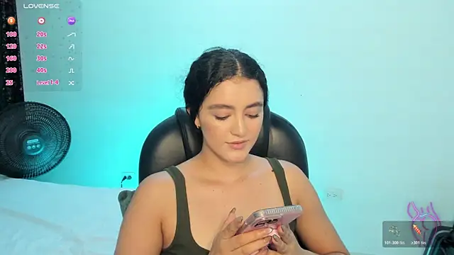 Snapshot of Adhara-zanne chatting on 06.19.26 Adhara-zanne online show from 06.19.26