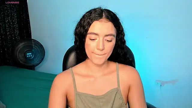 Snapshot of Adhara-zanne chatting on 07.16.26 Adhara-zanne online show from 07.16.26